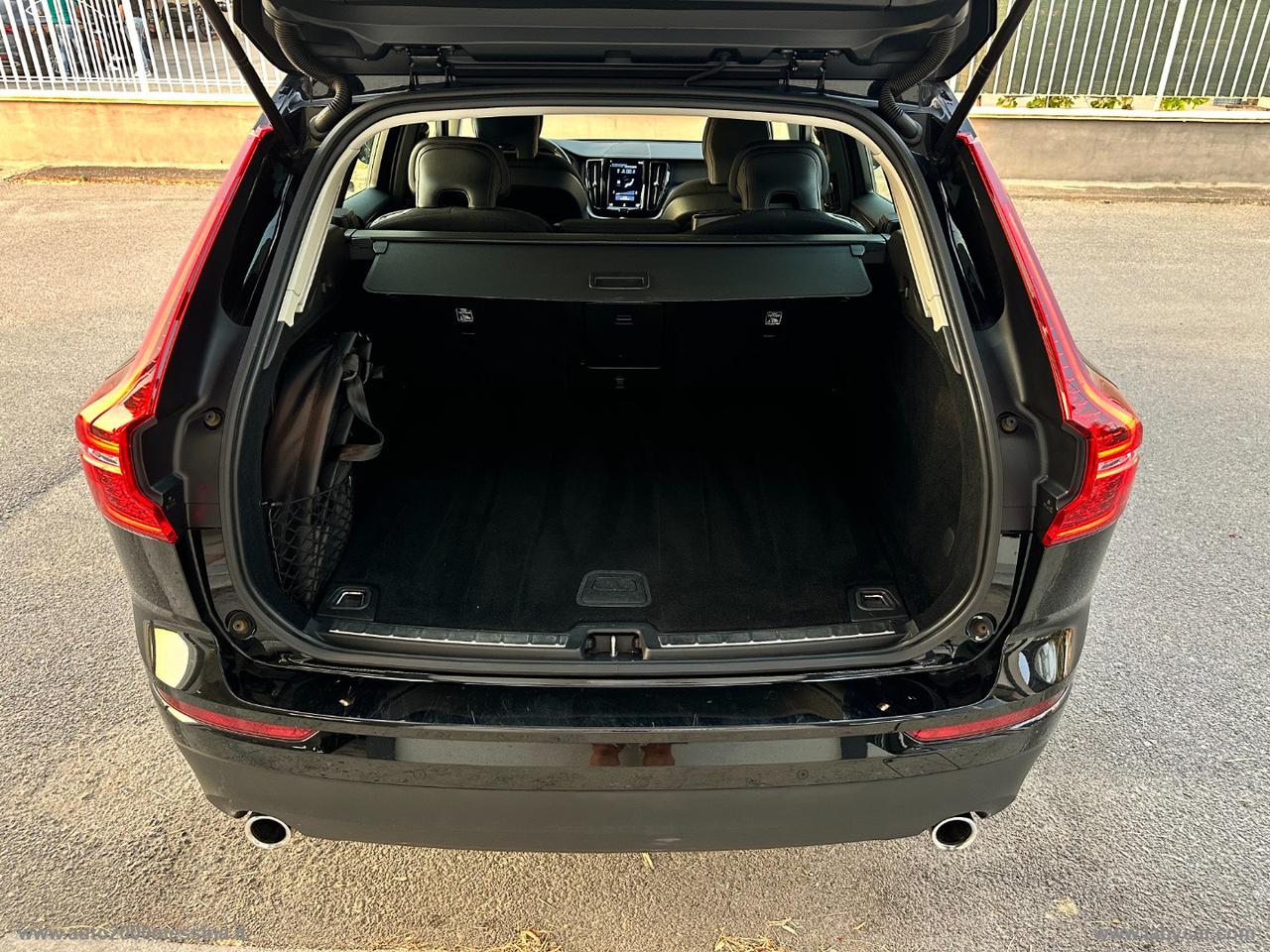 VOLVO XC60 B4 GEARTRONIC MOMENTUM IBRIDO DIESEL/ELETTTICO