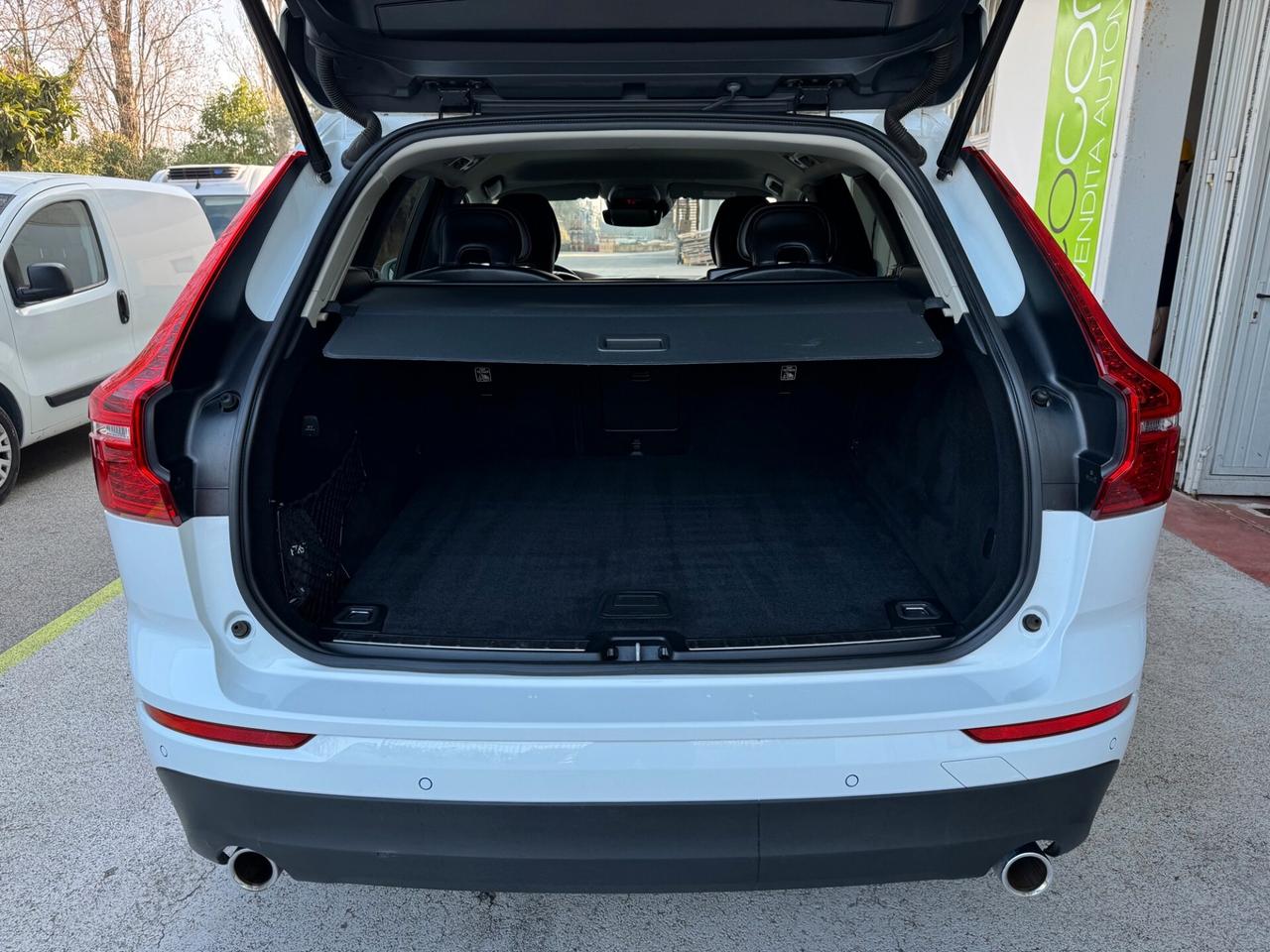 Volvo XC60 2.0 b4 MomentumPro AWD GEARTRONIC PROMO