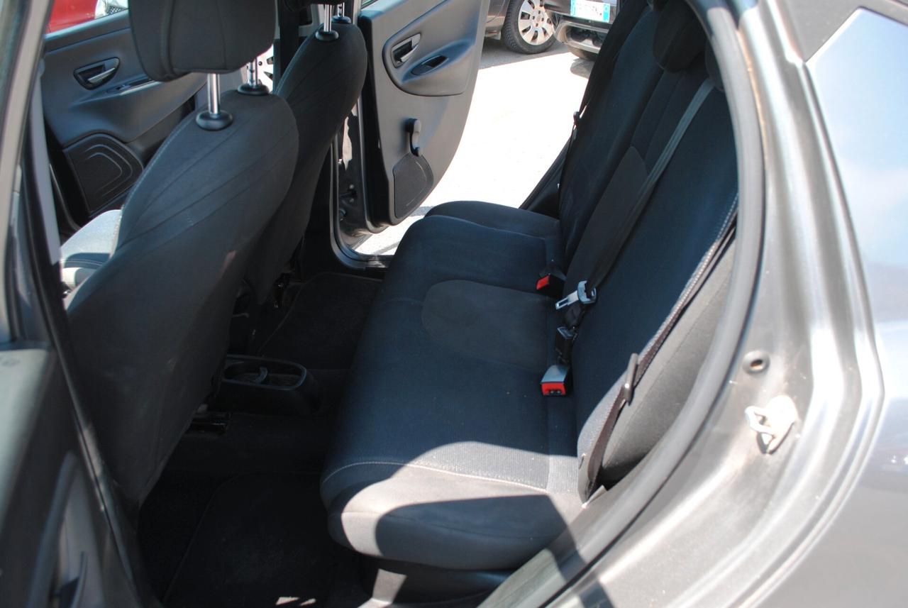 LANCIA YPSILON MOMODESIGN 1.2 69 CV BENZ/GPL