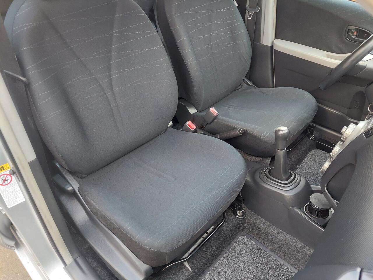 Toyota Yaris 1.0 benzina 5 porte Sol