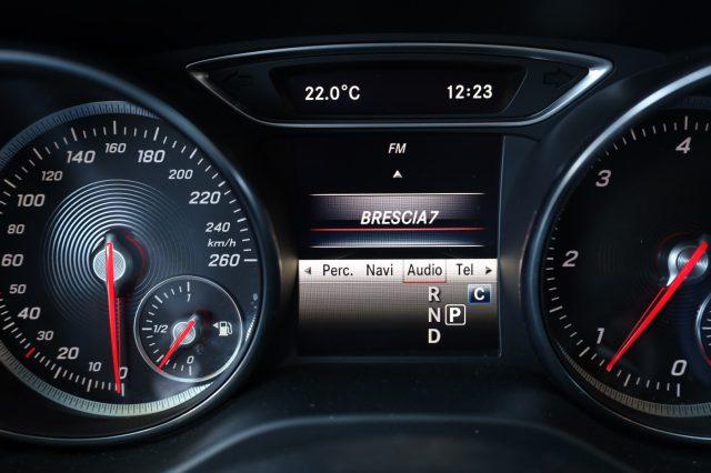 MERCEDES-BENZ CLA 200 d S.W Automatic Premium AMG Navi COMAND LED Camera