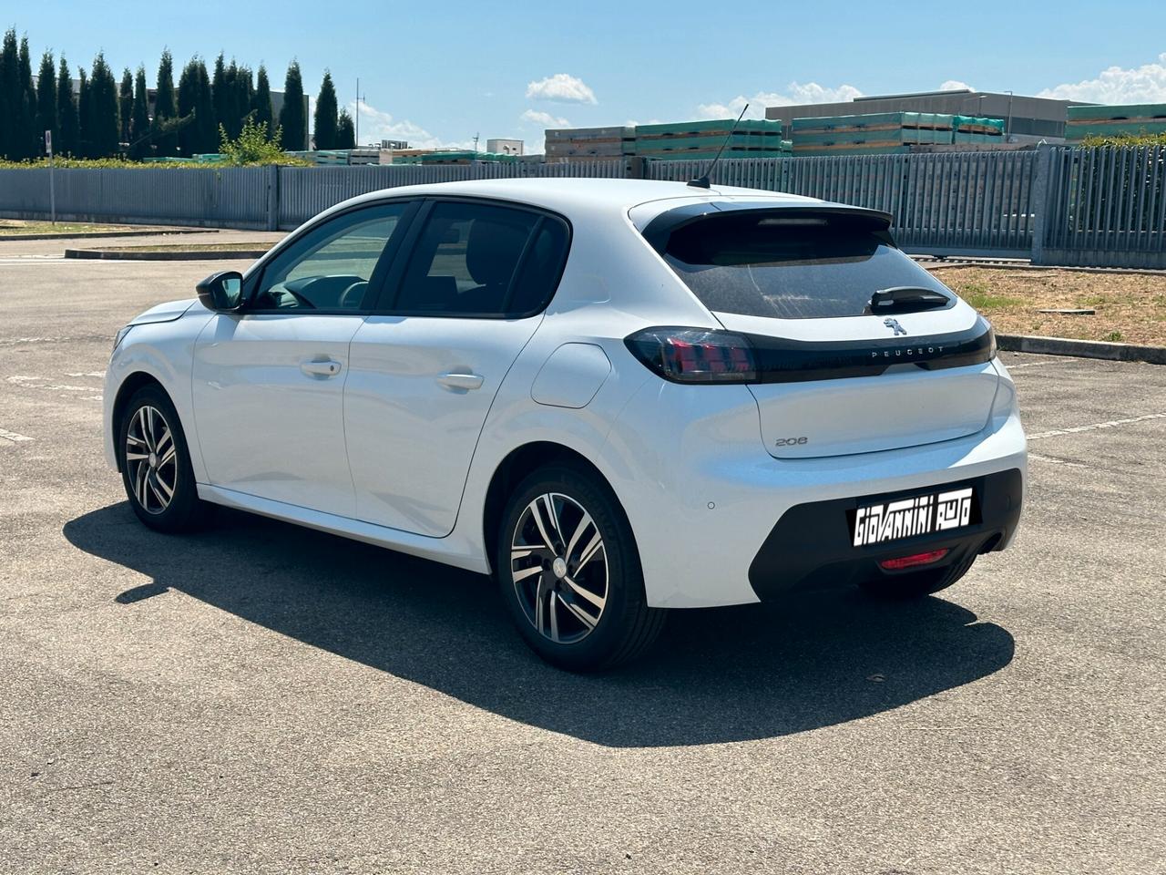 Peugeot 208 1.2 BENZINA 75 CV - 5 porte - NEOPATENTATI