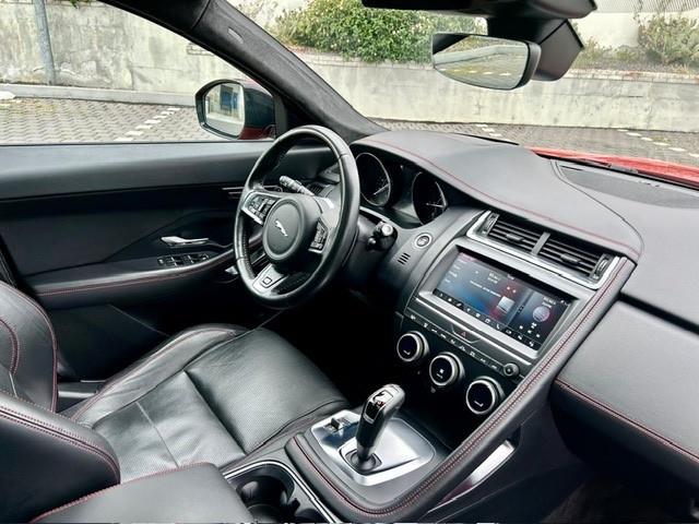 Jaguar E-Pace 2.0D 180 CV AWD R dynamic Chequered Flag