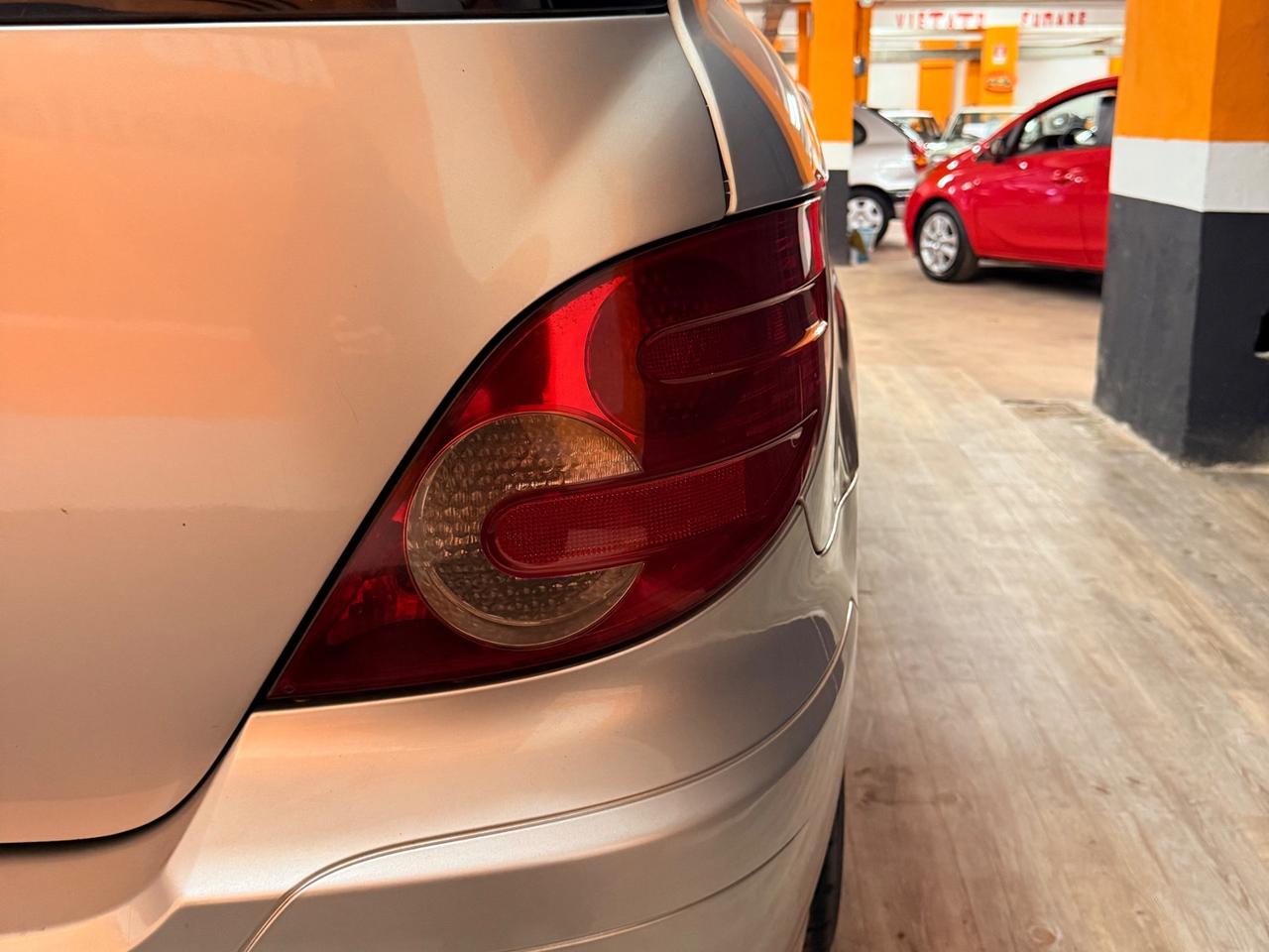 STUPENDA MERCEDES-BENZ CLASSE R 6 POSTI CON INTERNI IN PELLE TOTALE