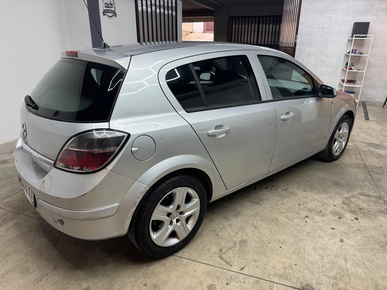 Opel Astra 1.6 16V GPL-TECH - 2010