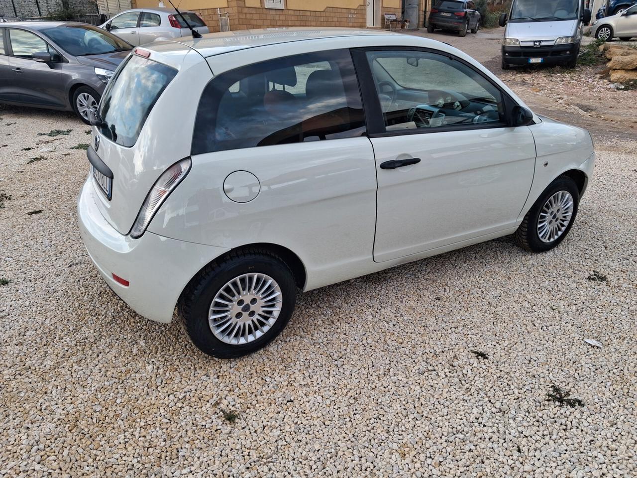 Lancia Ypsilon 1.2 Platino