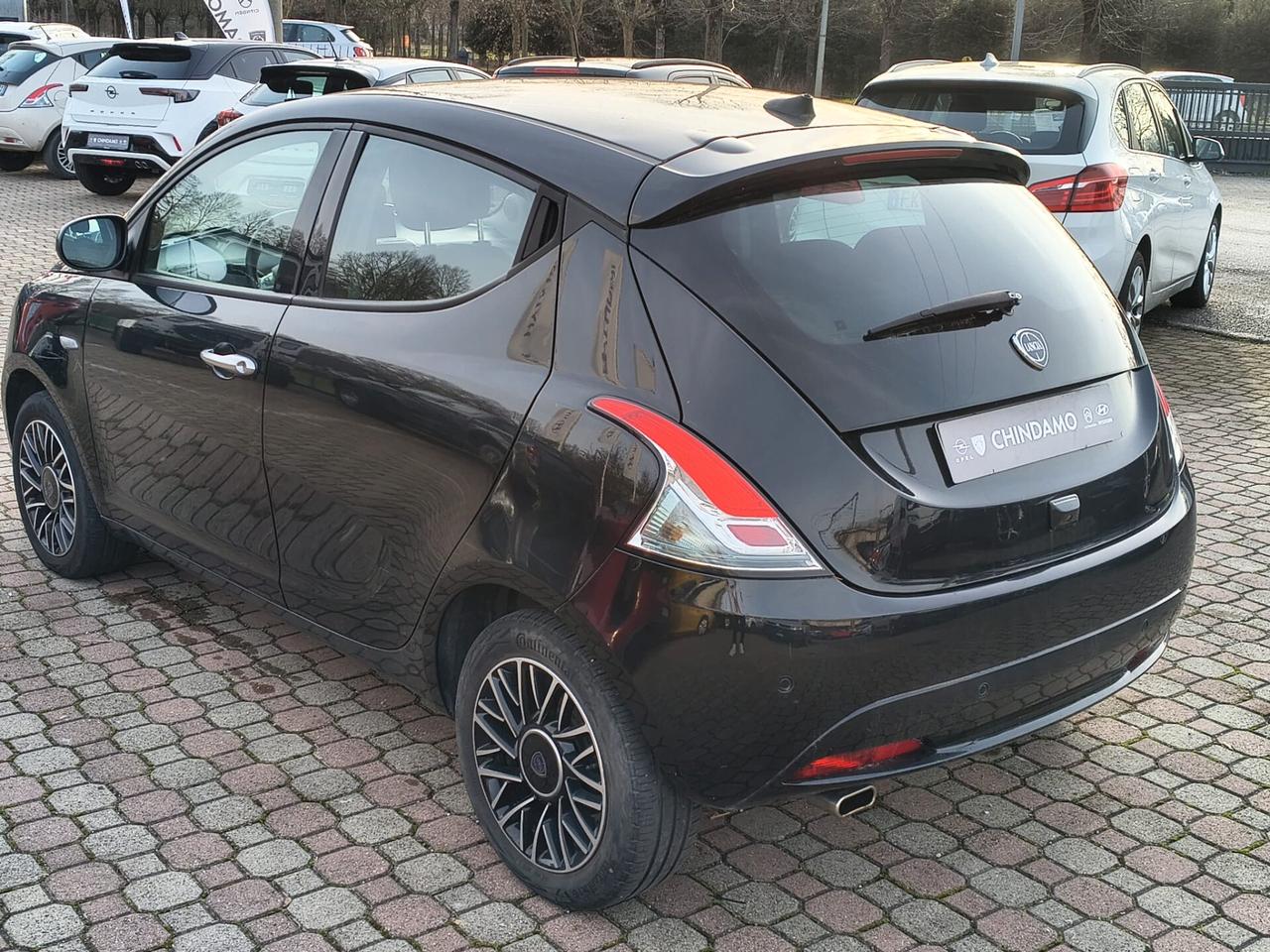 Lancia Ypsilon 1.0 FireFly 5 porte S&S Hybrid Platino