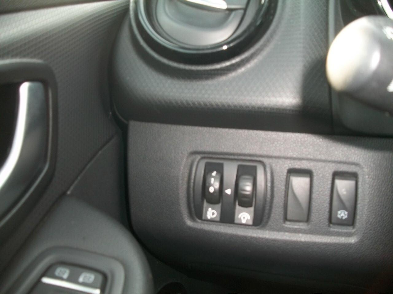 Renault Clio dCi 8V 90 CV EDC 5 porte Business CC 1461 kw 66 SI NUOVI PATENTATI GARANZIA UN ANNO