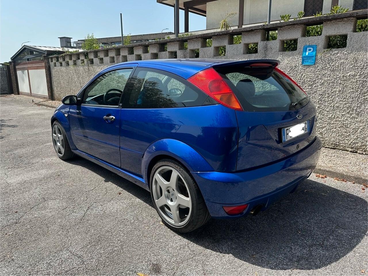 Ford Focus 2.0i 16V cat 3p. RS215