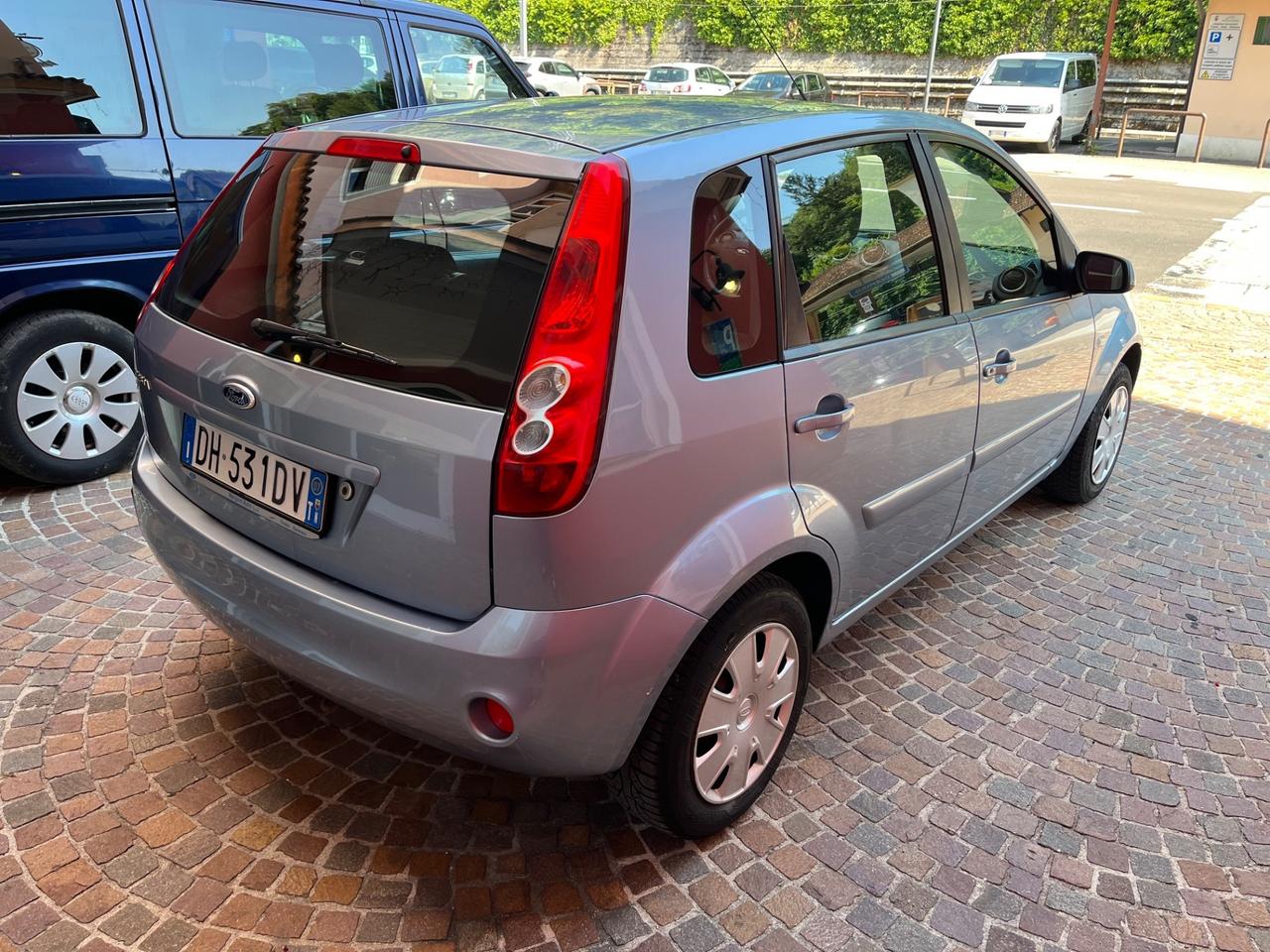 Ford Fiesta 1.2 16V 5porte - NEOPATENTATI
