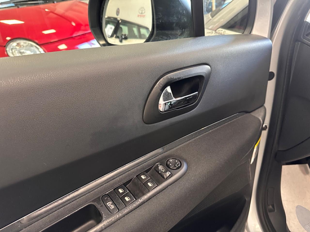 PUGEOT 5008 1.6 HDI 7 POSTI