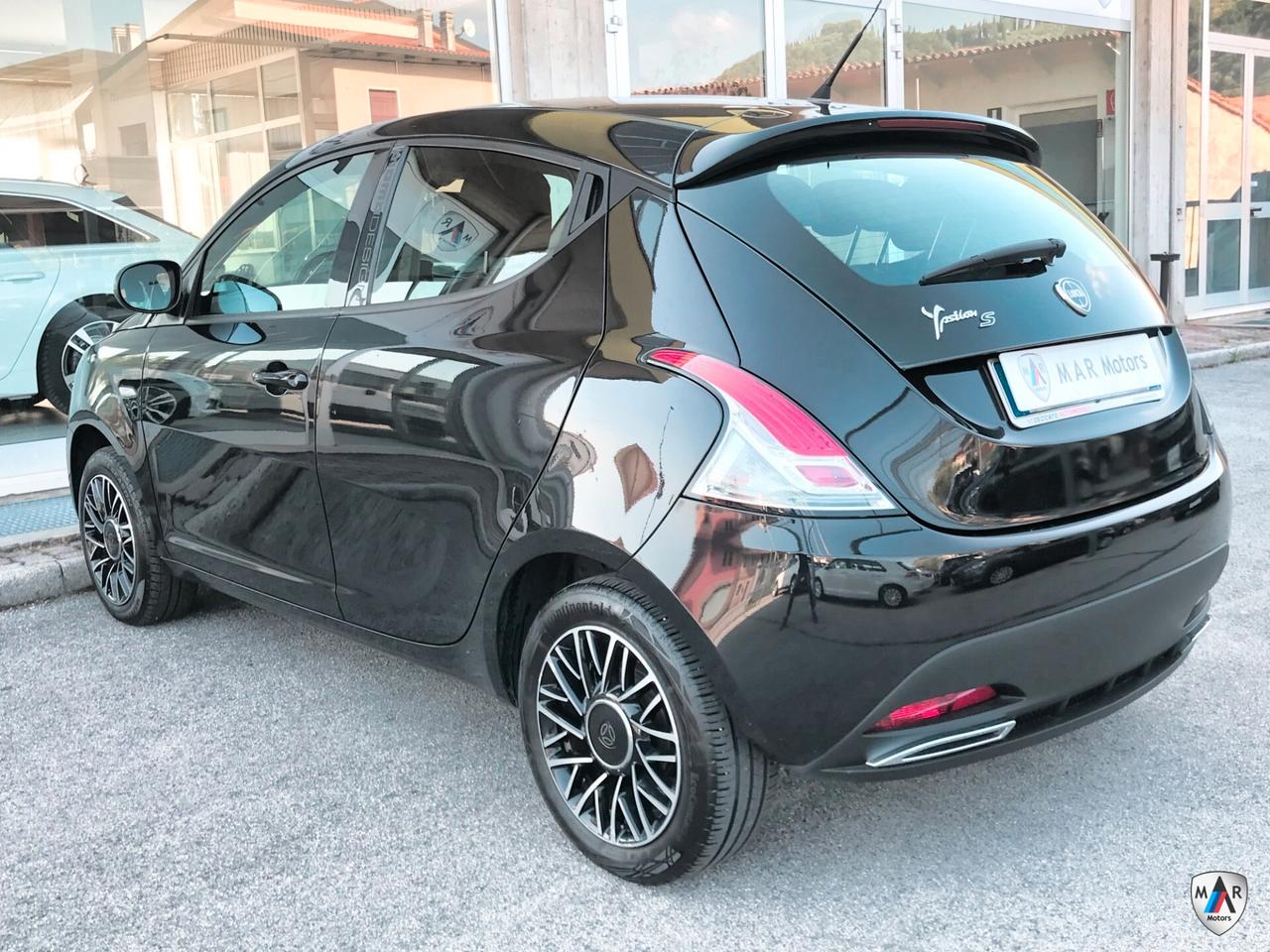 Lancia Ypsilon 1.2 69 CV 5 porte S Momodesign