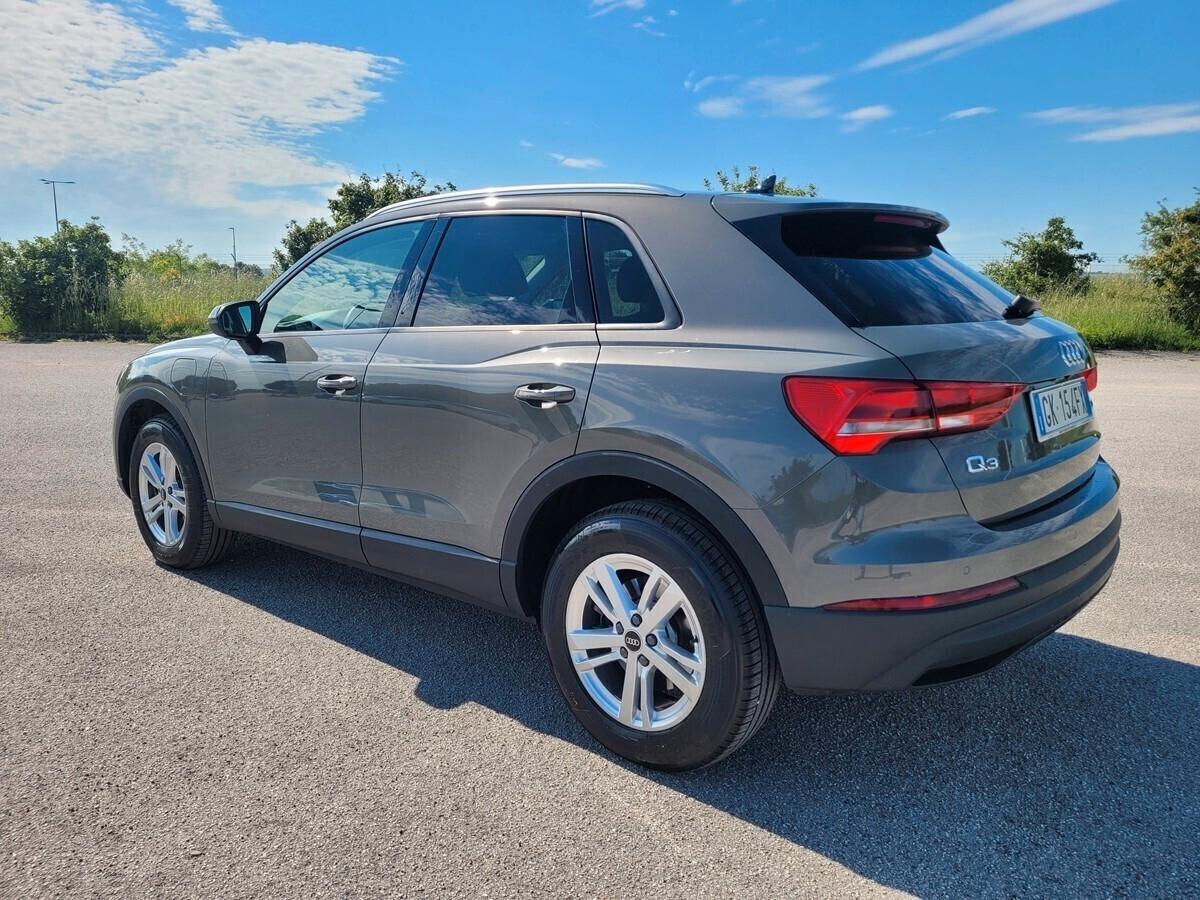 Audi Q3 45 TFSI e S tronic Business