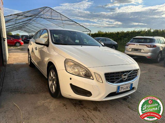 VOLVO V60 D2 1.6 Momentum