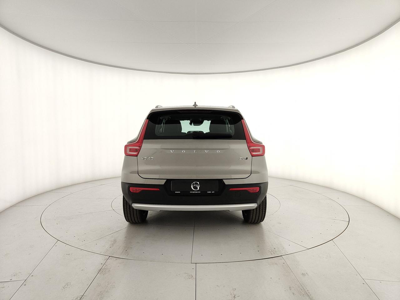 VOLVO XC40 - XC40 2.0 d4 Momentum awd geartronic