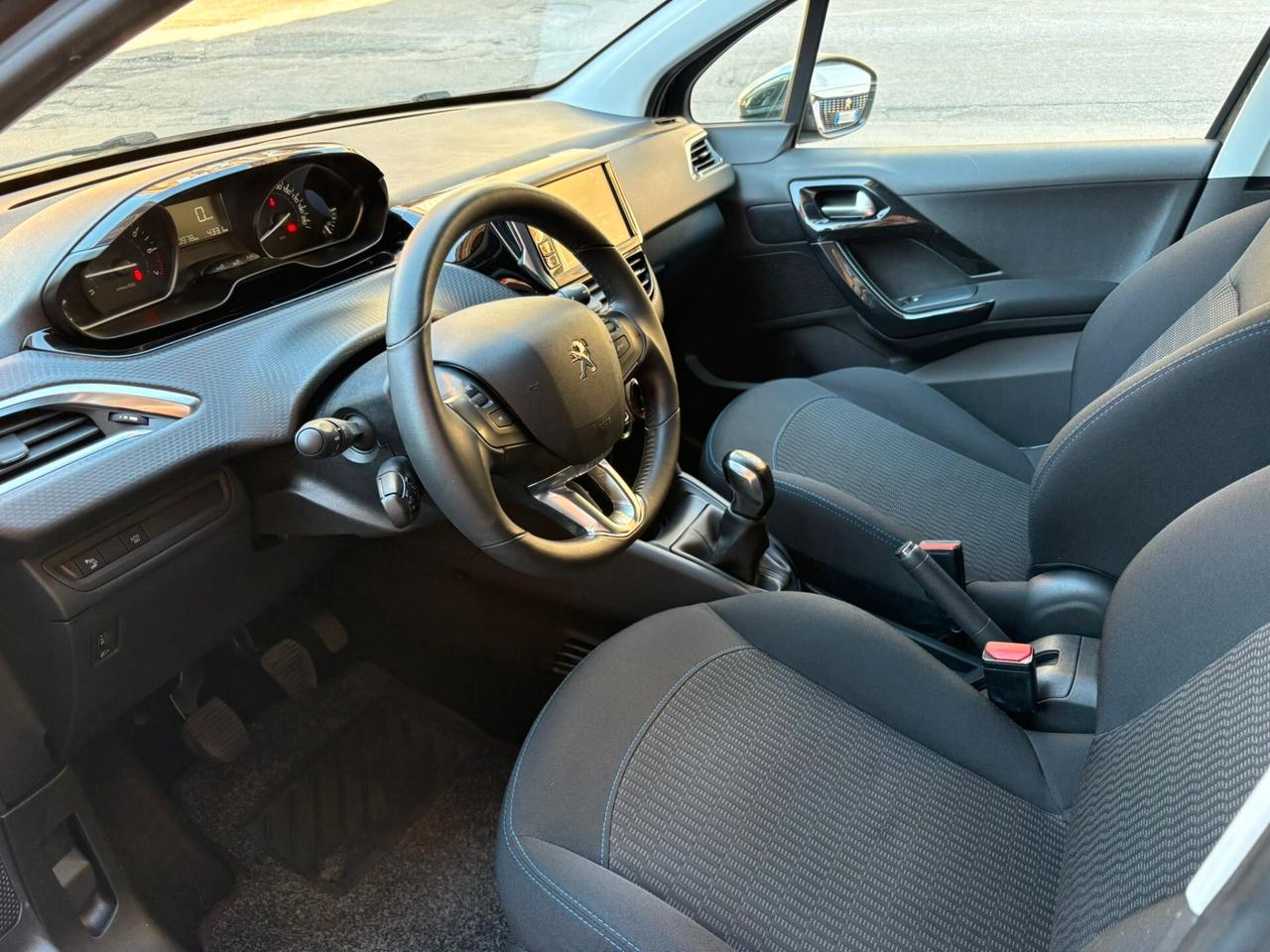 Peugeot 208 PureTech 82 Stop&Start 5 porte Signature