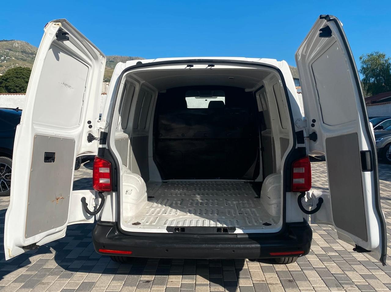 Volkswagen Transporter Business 2.0 TDI 102CV Autocarro 100% detraibile