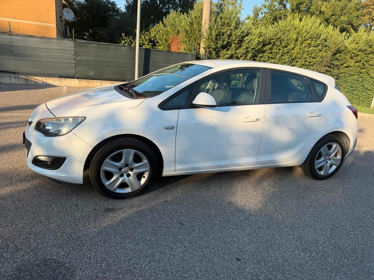 Opel Astra 1.7 CDTI - NEOPATENTATI - 12 MESI DI GARANZIA -