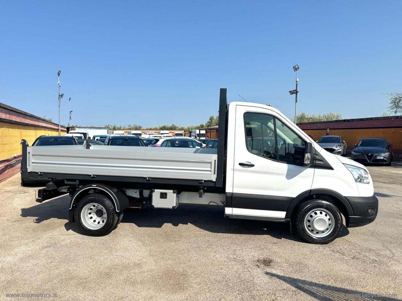 TRANSIT 2.0 130CV RIBALTABILE TRILATERALE GEMELLATO
