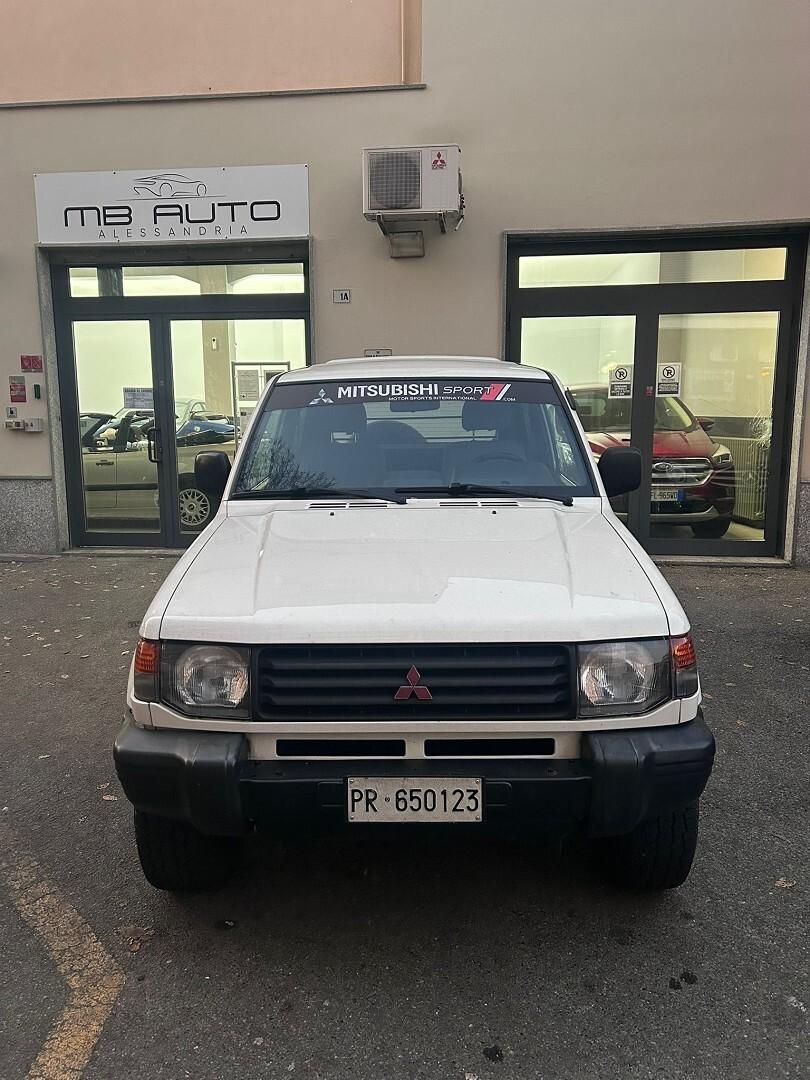 Mitsubishi Pajero iscirtto ASI con gancio traino