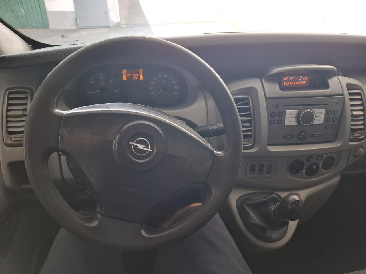 OPEL VIVARO VAN