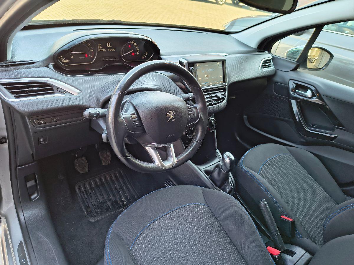 PEUGEOT - 208 - PureTech 82 5p. Touch