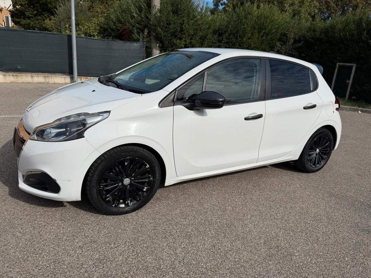 Peugeot 208 1.2 - NEOPATENTATI - 12 MESI DI GARANZIA -
