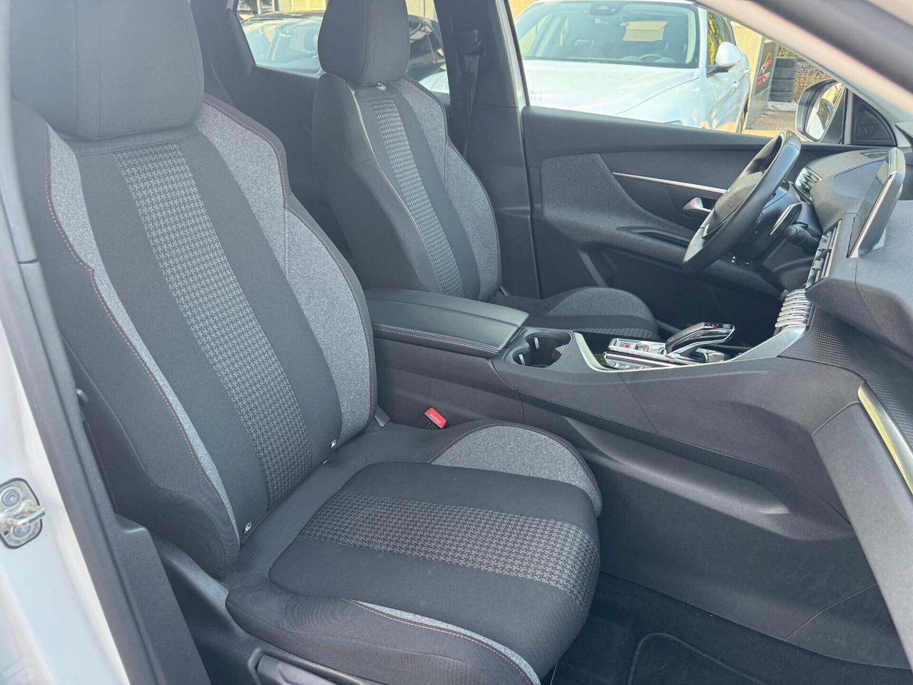 Peugeot 3008 BlueHDi 130 S&S EAT8 Active Pack 2022