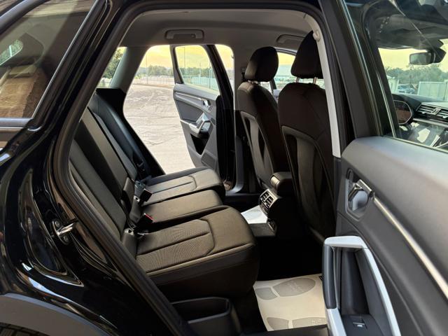 AUDI Q3 35 2.0 TDI S tronic quattro Business COCKPIT