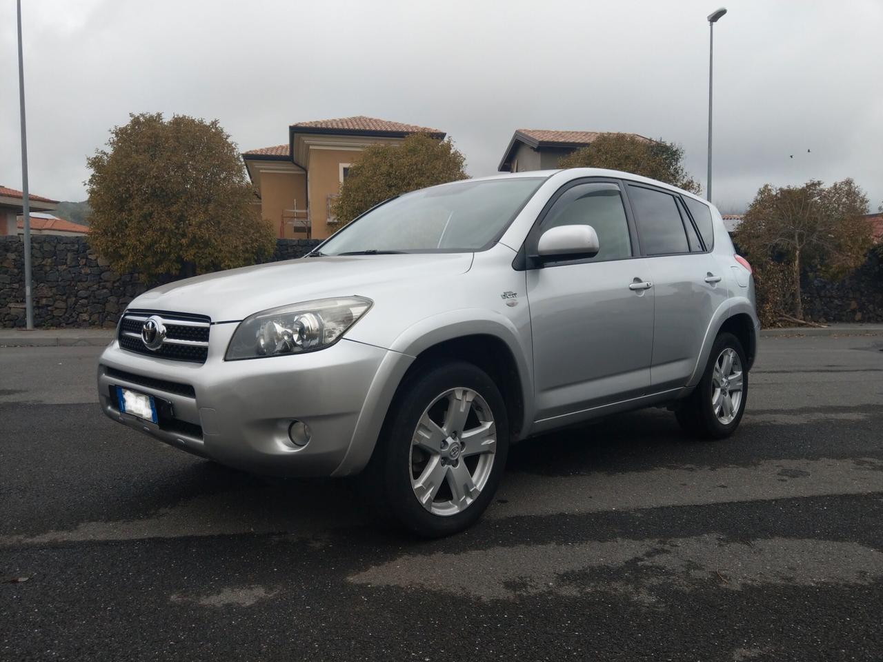 Toyota RAV 4 2.2 4WD D-4D Luxuri