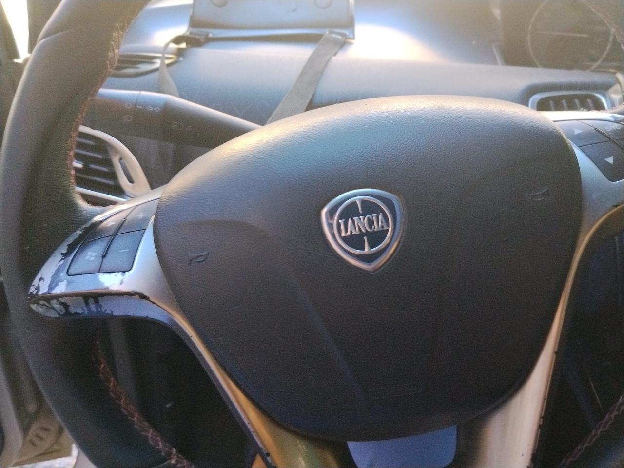 Lancia Ypsilon 85 CV 5 porte Metano Ecochic Gold