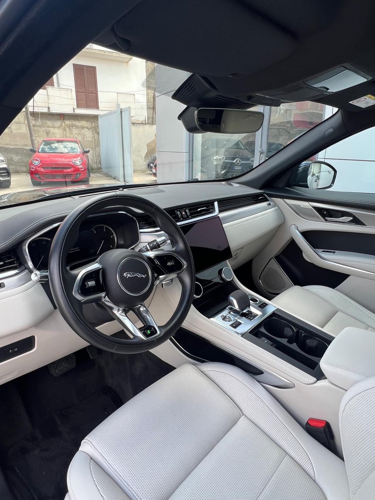Jaguar F-Pace R-Dynamic S possibilità noleggio no scoring