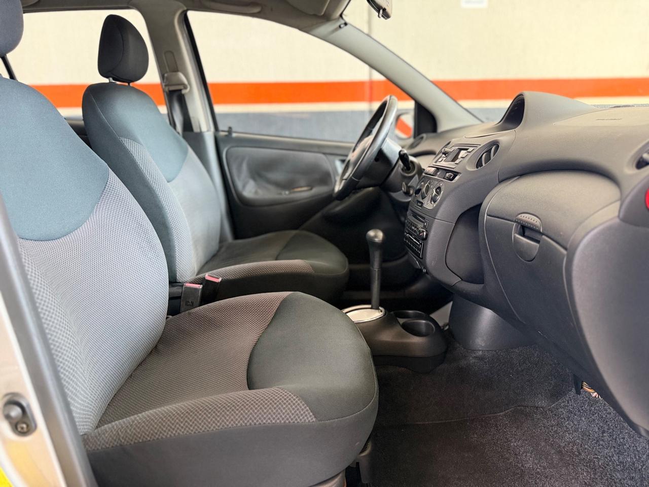 Toyota Yaris 1.3i 16V cat 5 porte Sol AUTOMATICO NEOPATENTATI