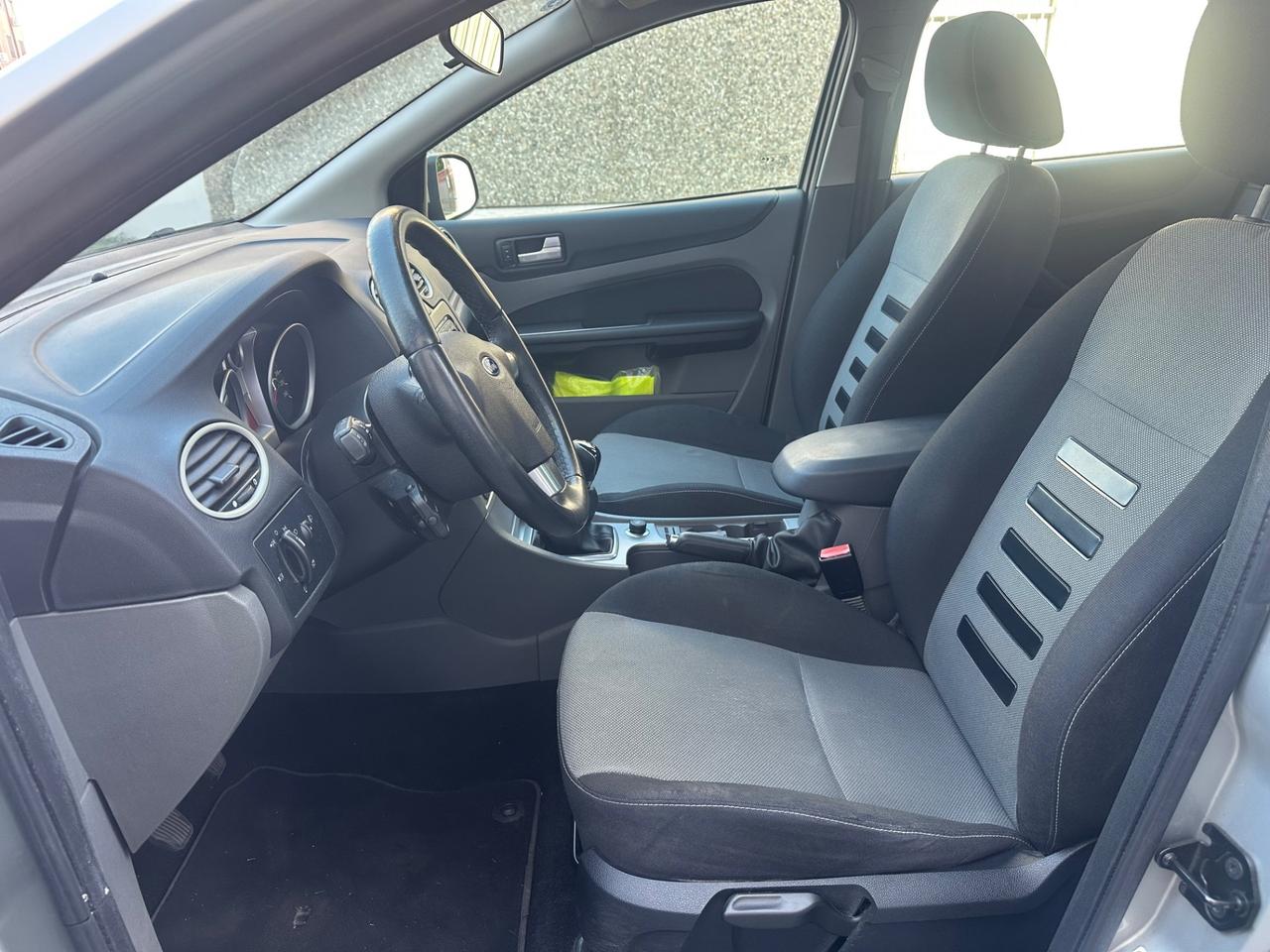 Ford Focus 1.6 (115CV) 5p. Bz.- GPL Ikon