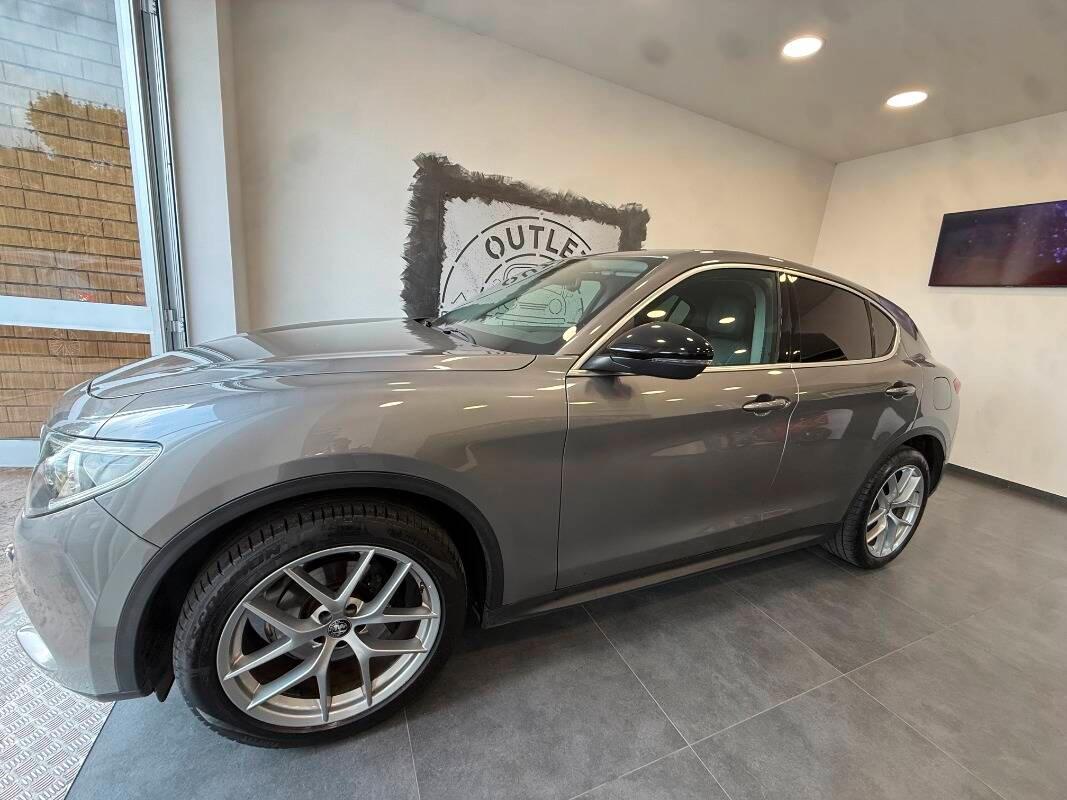 Alfa Romeo Stelvio 2.2 t Business Q4 210cv auto