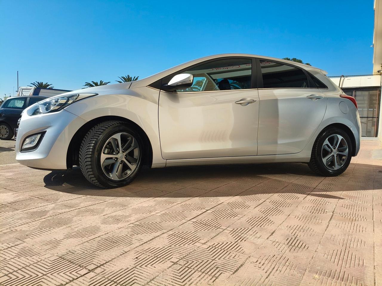 Hyundai i30 1.6 110CV