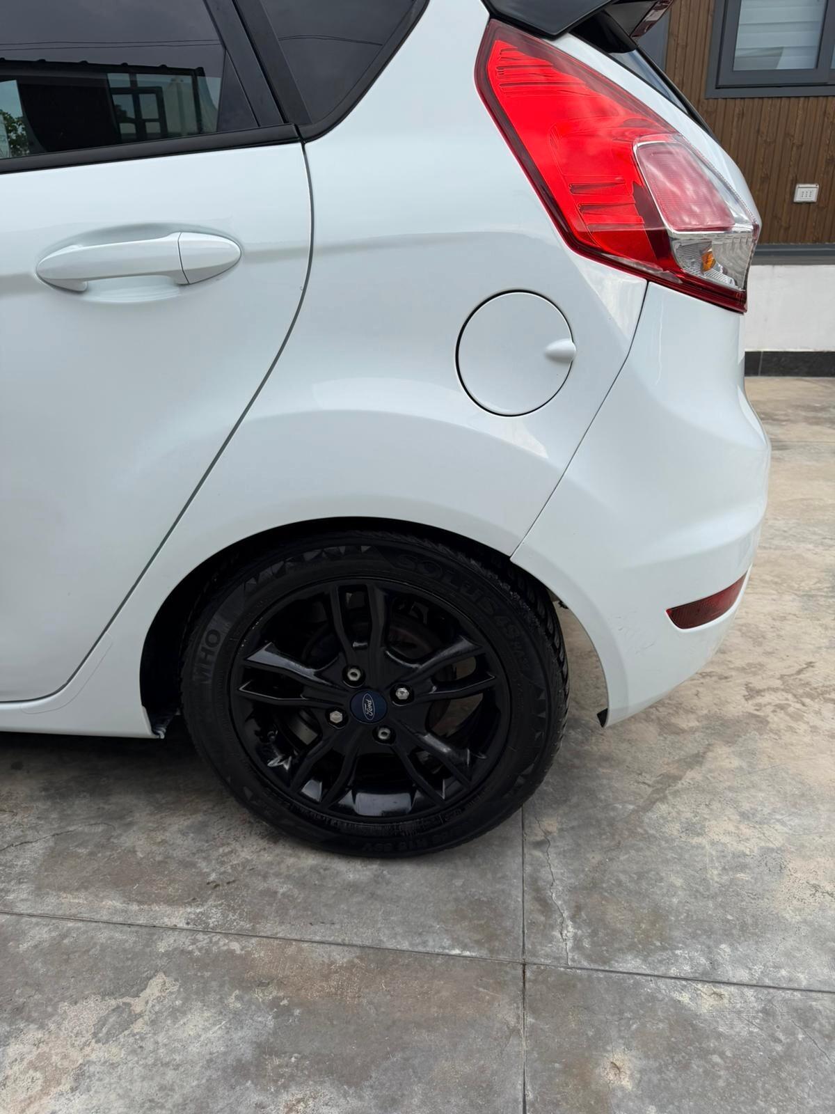 Ford Fiesta 1.5 TDCi 75CV 5 porte Black & White Edition