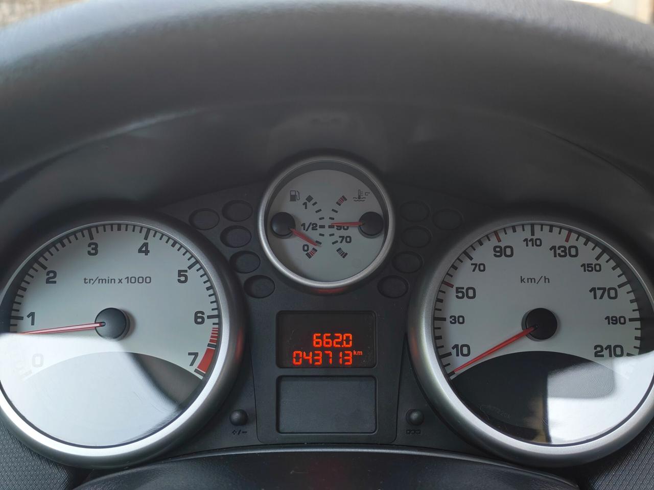 Peugeot 207 1.4 BENZINA 95cv / 43.000km / Unipro