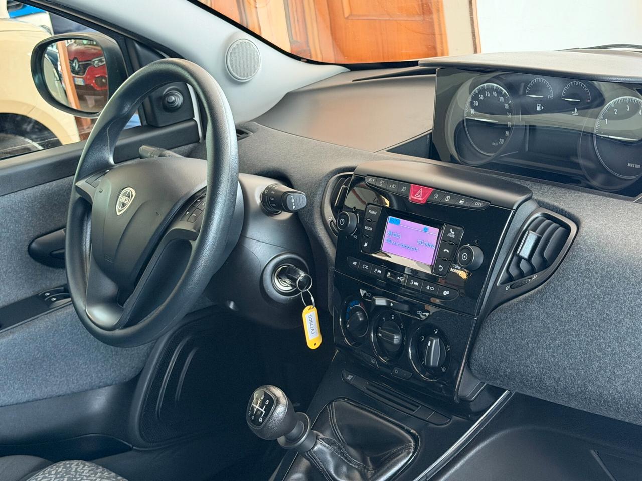 Lancia Ypsilon 1.2 69 cv. ELEFANTINO BLU