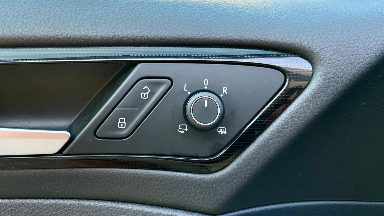 VOLKSWAGEN GOLF 1.6 TDI EXECUTIVE BLUEMOTION TECHNOLOGY 116CV - VIRTUAL COCKPIT, CARPLAY, NEOPATENTATI