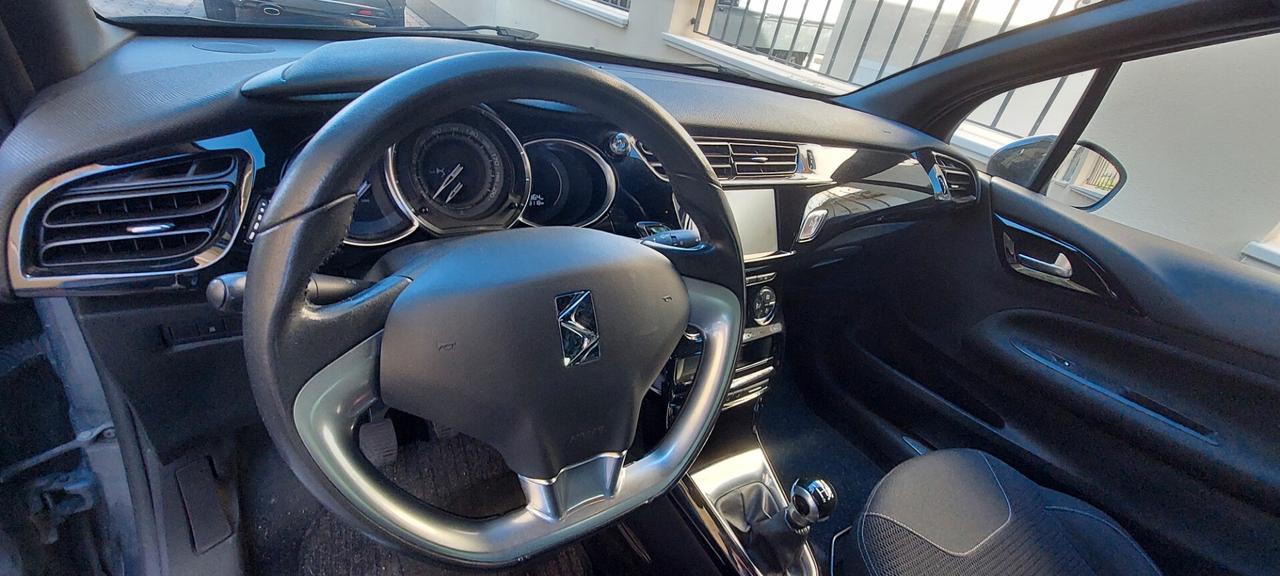DS3 CONNECTED SPORT CHIC 1,6 DIESEL 75 CV NAVI LEGA SENSORI RETROCAMERA STRAFULL OPTIONAL