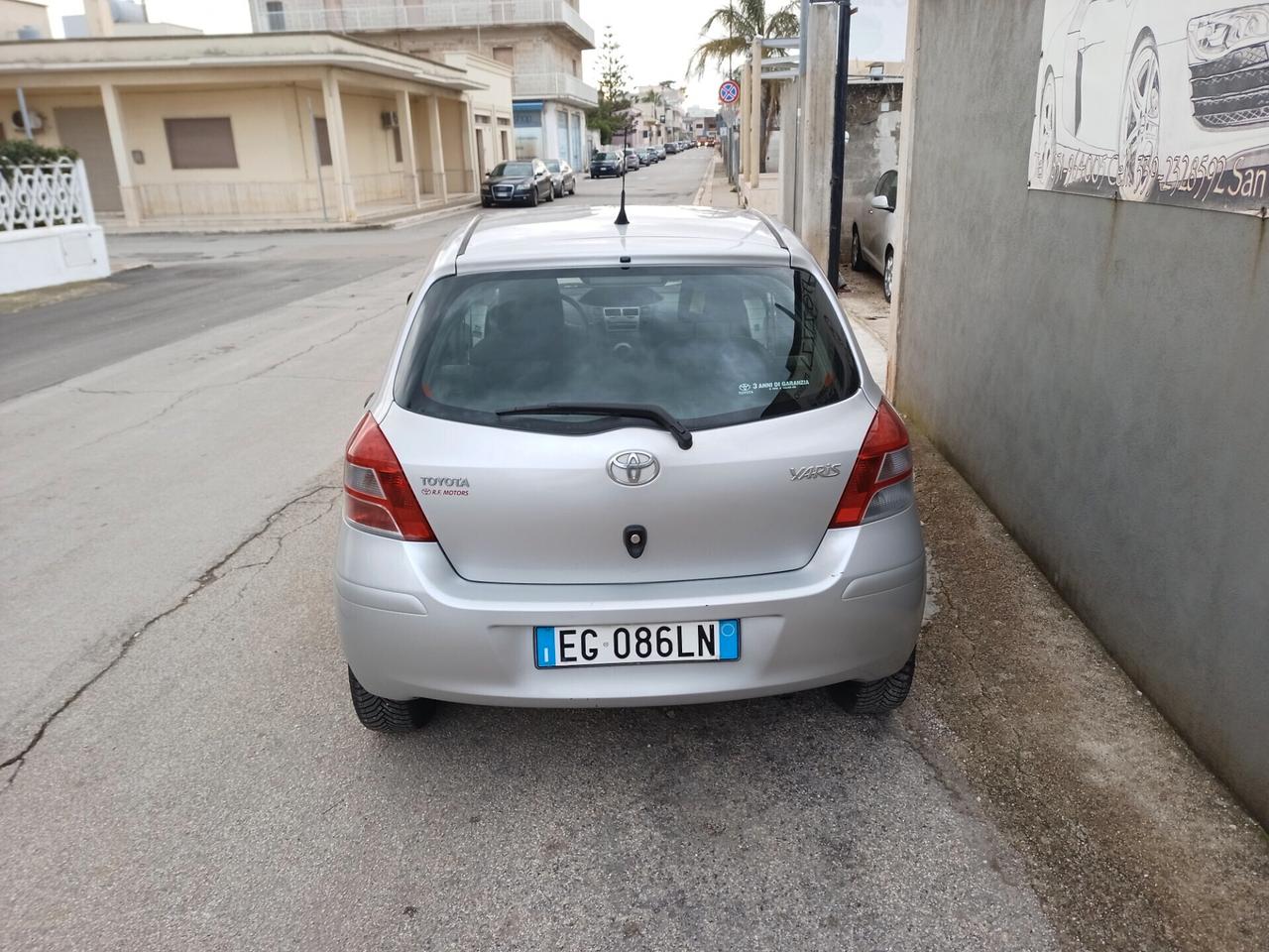 Toyota Yaris 1.0 5 porte Now