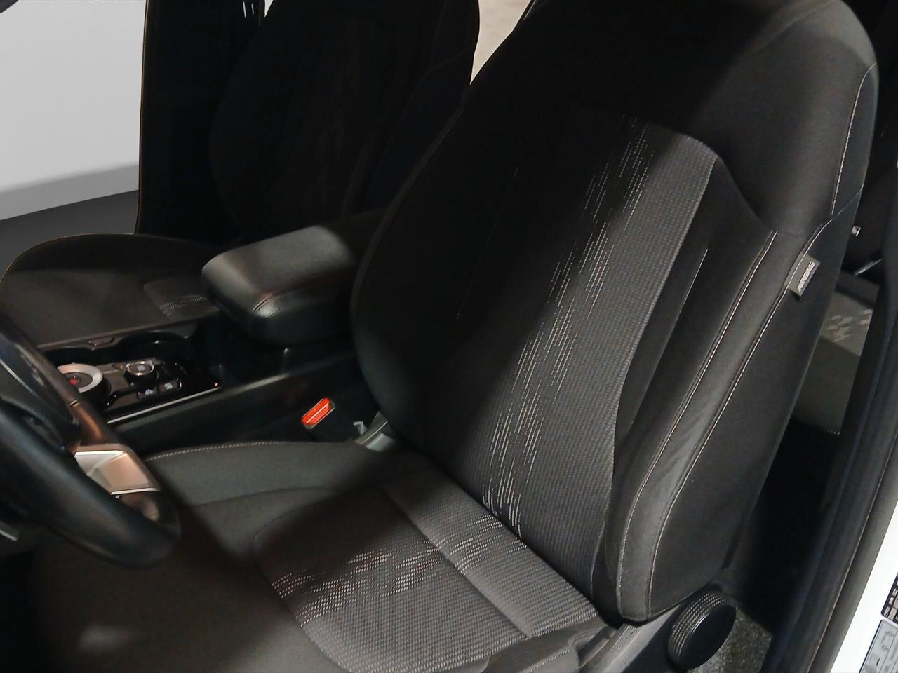 Kia Sportage 1.6 TGDi HEV AT Business