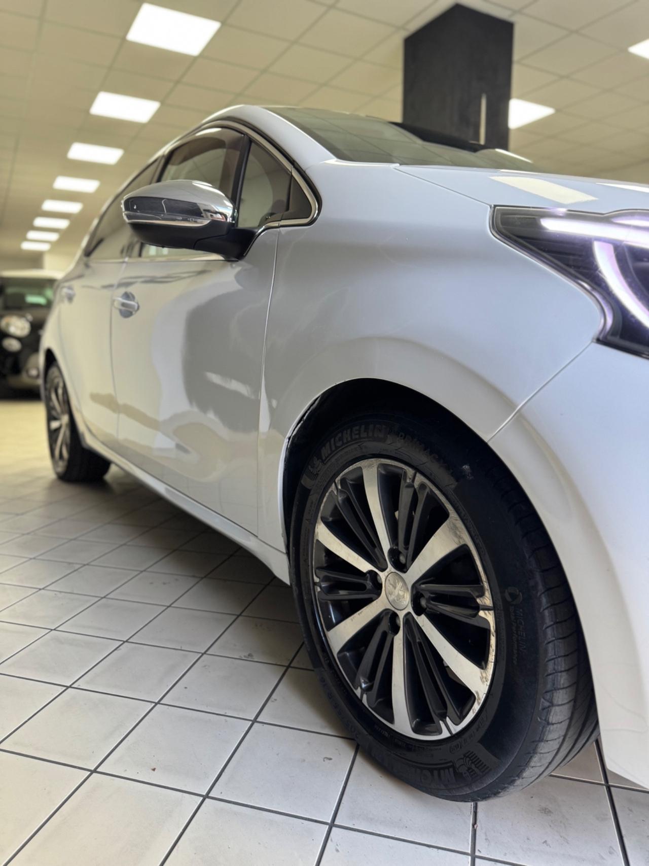 Peugeot 208 BlueHDi 100 5 porte Allure