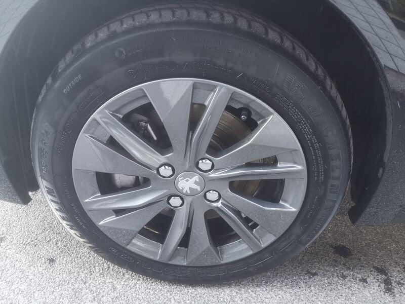 Peugeot 208 motore elettrico 136 CV 5 porte Allure