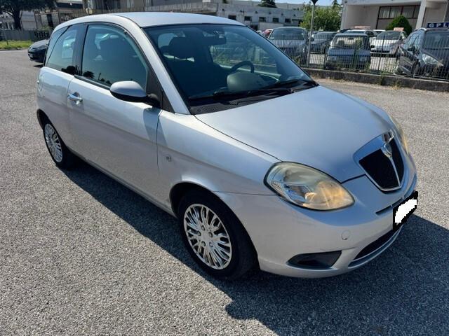 Lancia Ypsilon 1.3 MJT 75 CV Argento-OK NEOPATENTATI