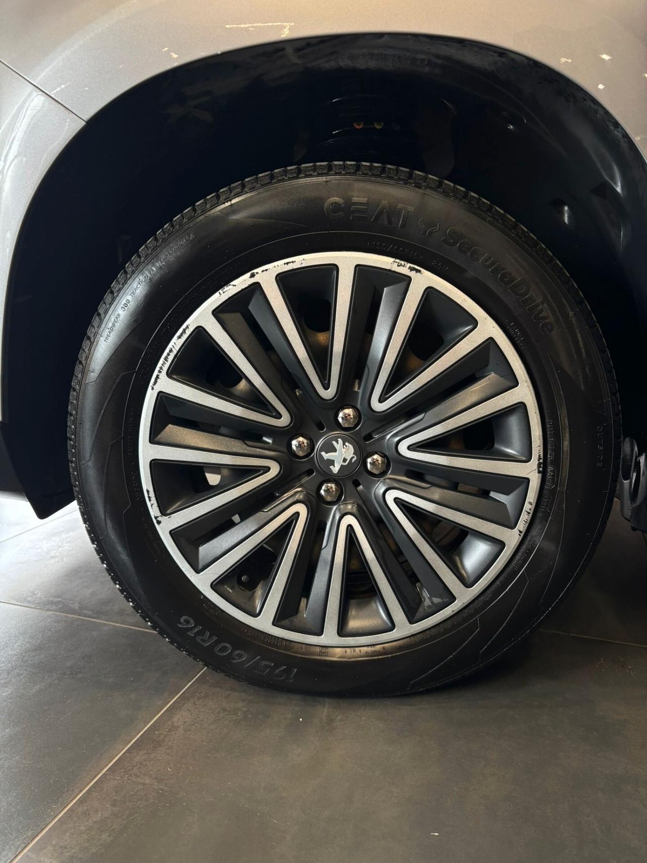 Peugeot 2008 1.5 BlueHDi 100 Allure
