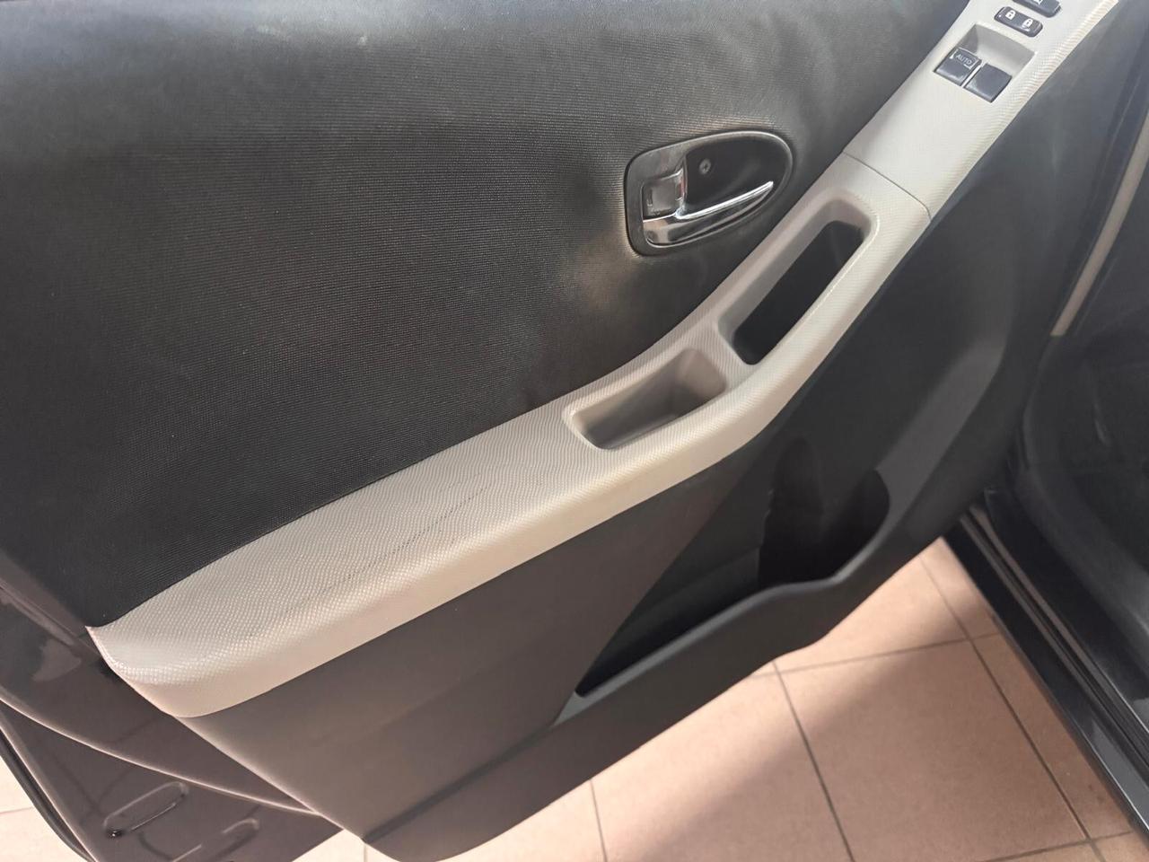 Toyota Yaris 1.0 5 porte Now