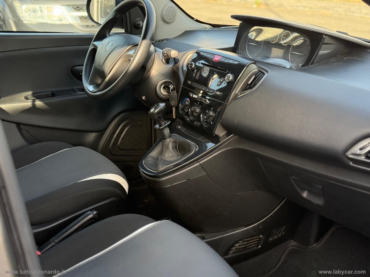 LANCIA Ypsilon 1.2 69 CV 5p. Platinum