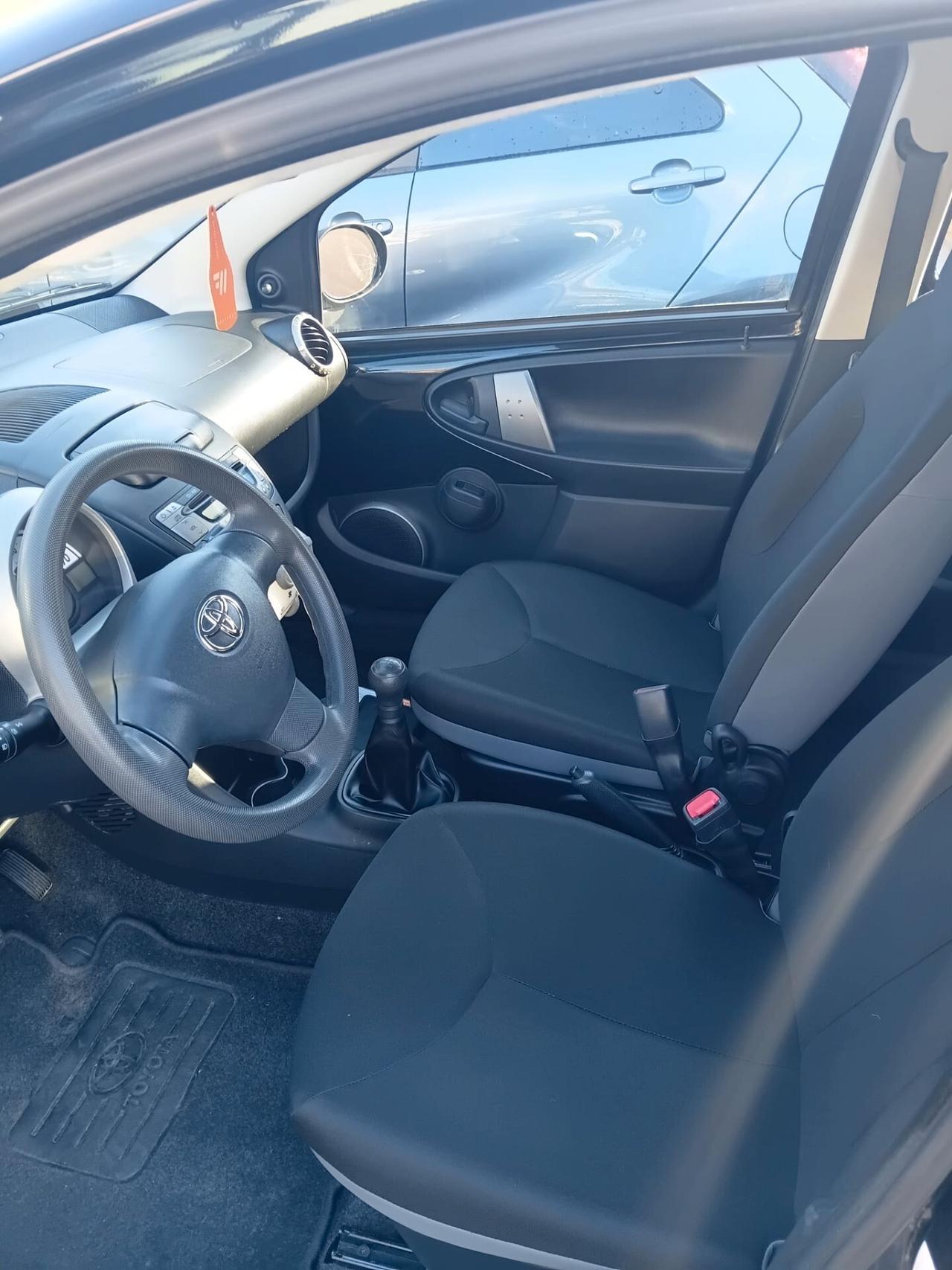 Toyota Aygo 1.0 12V VVT-i 5 porte Active Connect